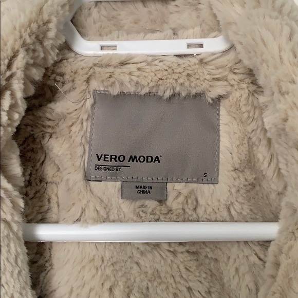 Vero Moda Faux Fur Jacket - Picture 2 of 3